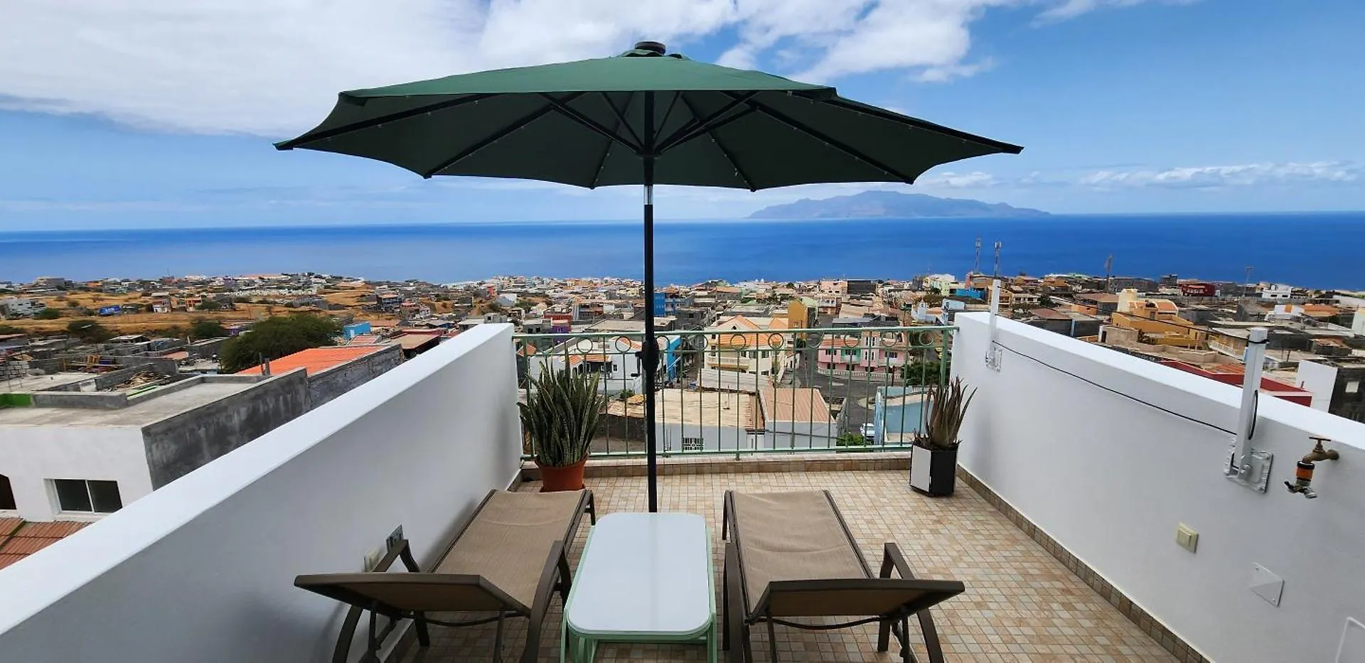 Casinha Nova - Cozy Home With Kitchen, King Bed, Ac, Wifi, City & Ocean View Sao Filipe Cape Verde