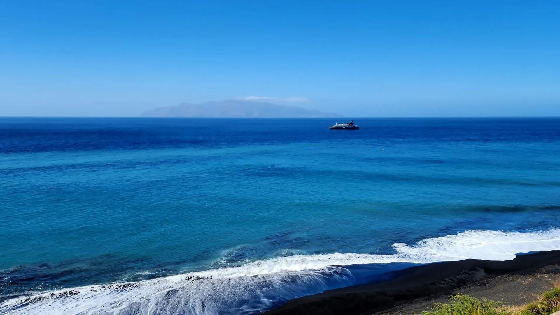 Casinha Nova - Cozy Home With Kitchen, King Bed, Ac, Wifi, City & Ocean View Sao Filipe Cape Verde