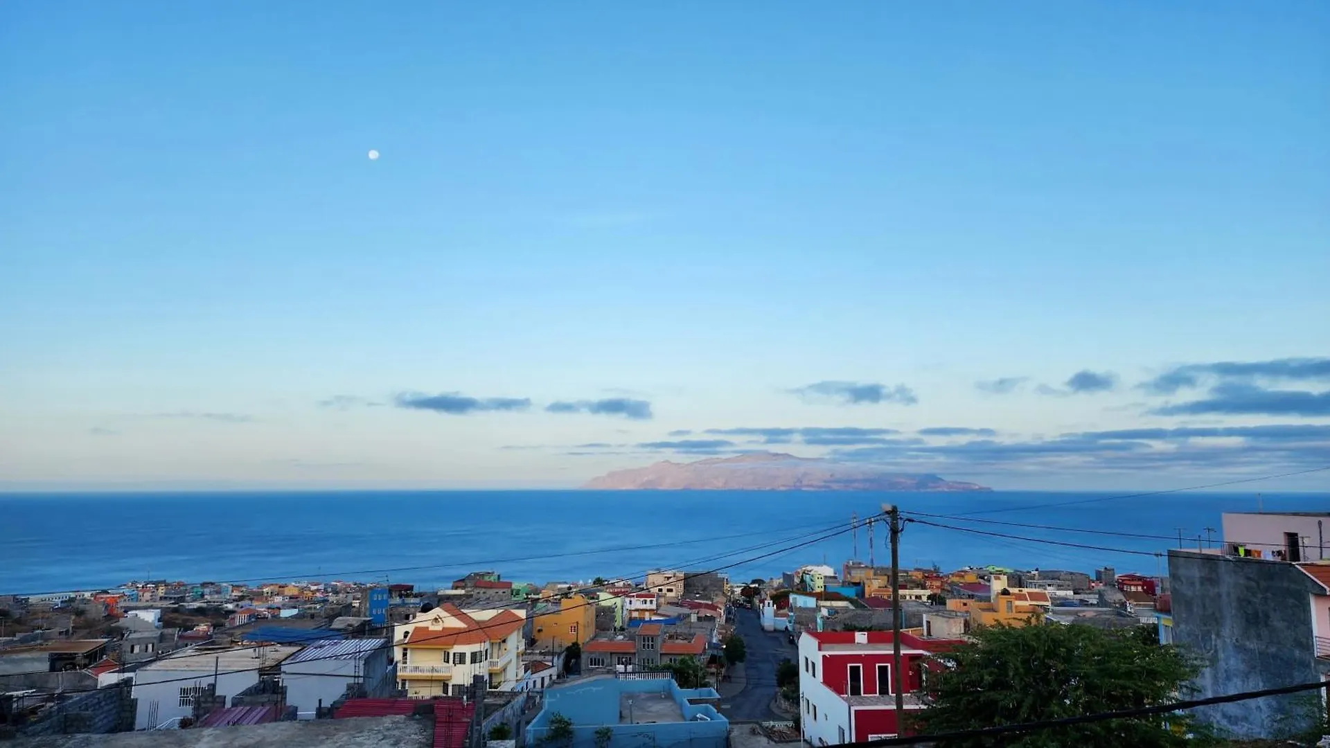 Casinha Nova - Cozy Home With Kitchen, King Bed, Ac, Wifi, City & Ocean View Sao Filipe