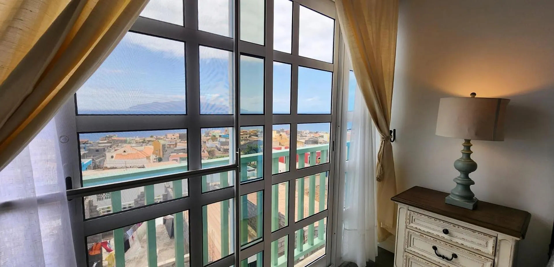Casinha Nova - Cozy Home With Kitchen, King Bed, Ac, Wifi, City & Ocean View Sao Filipe Cape Verde