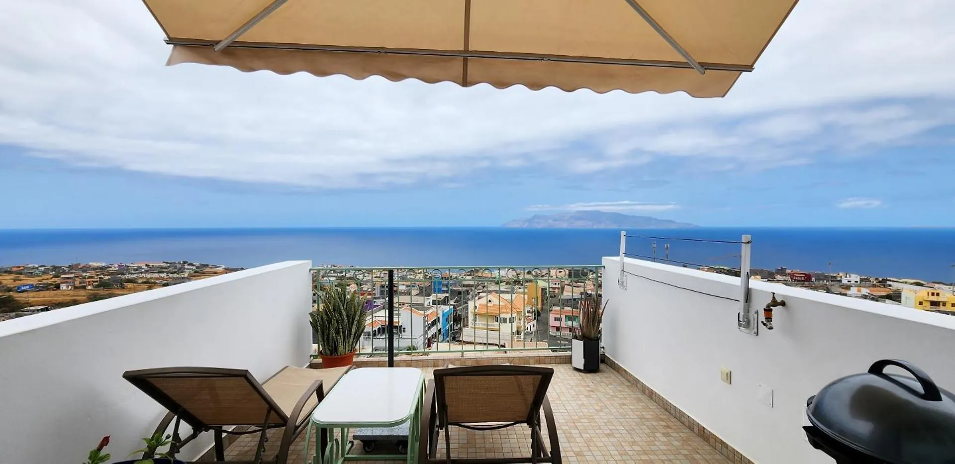 Casinha Nova - Cozy Home With Kitchen, King Bed, Ac, Wifi, City & Ocean View Sao Filipe